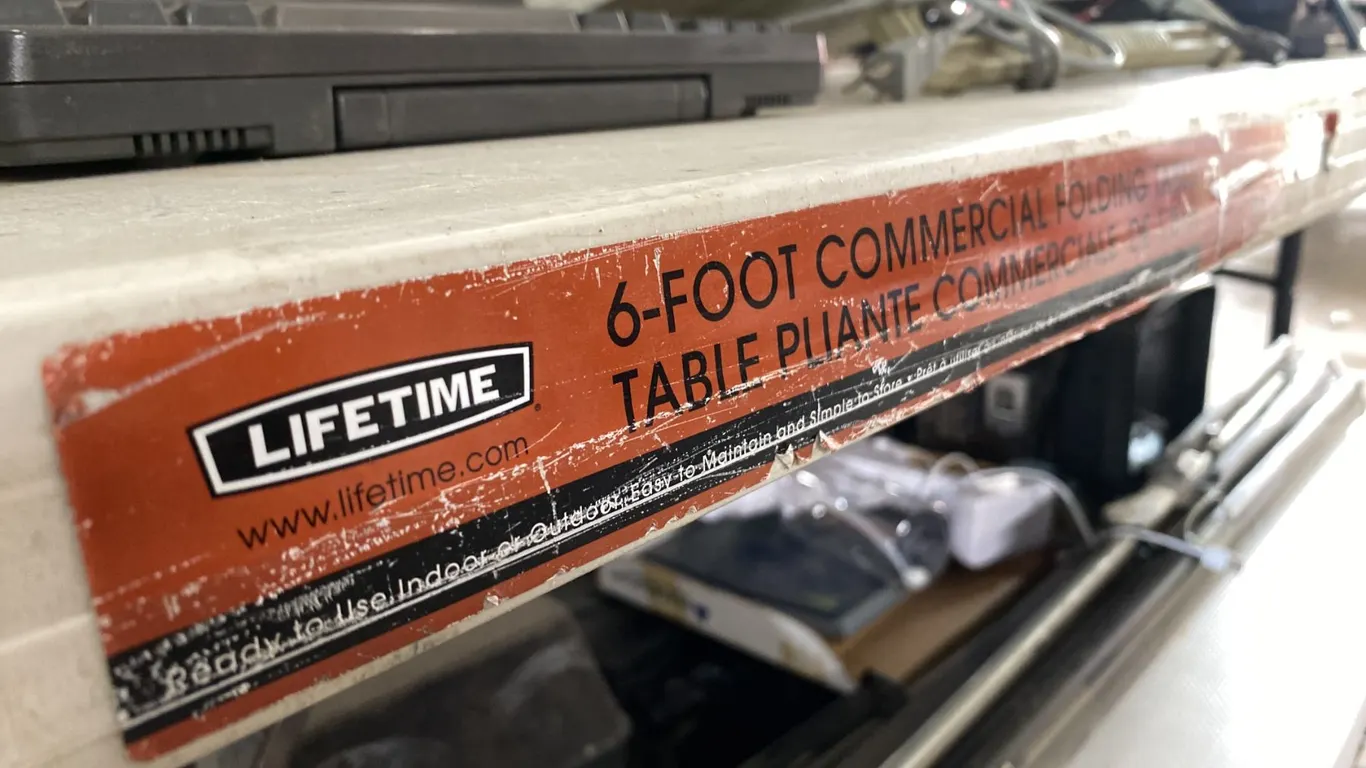 PAIR OF 6' PLASTIC FOLDING TABLES