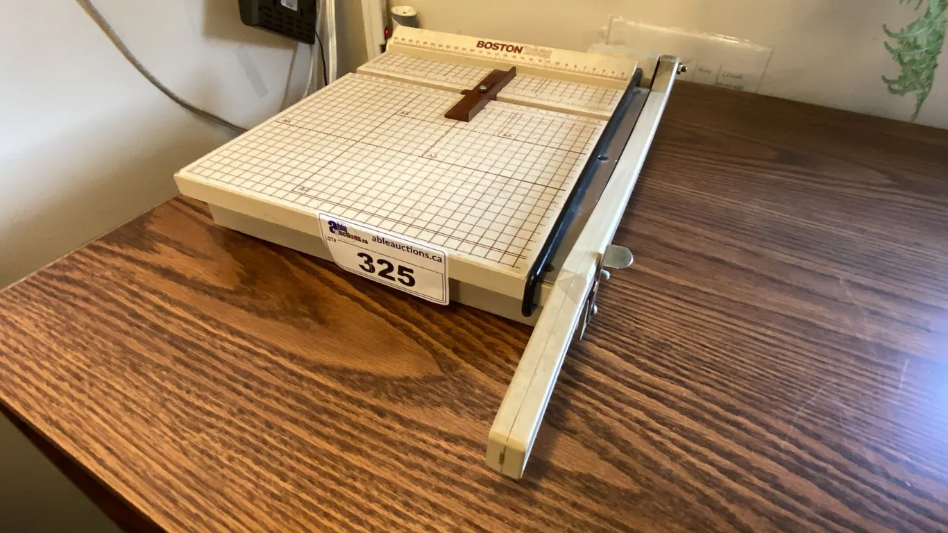 BOSTON 2652 PAPER CUTTER