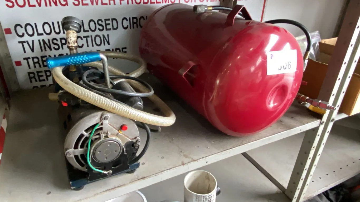 7CFM VACUUM PUMP & 10 GALLON AIR TANK