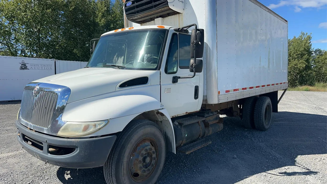 2006 International 4300 S/A Box Truck (18’box)
