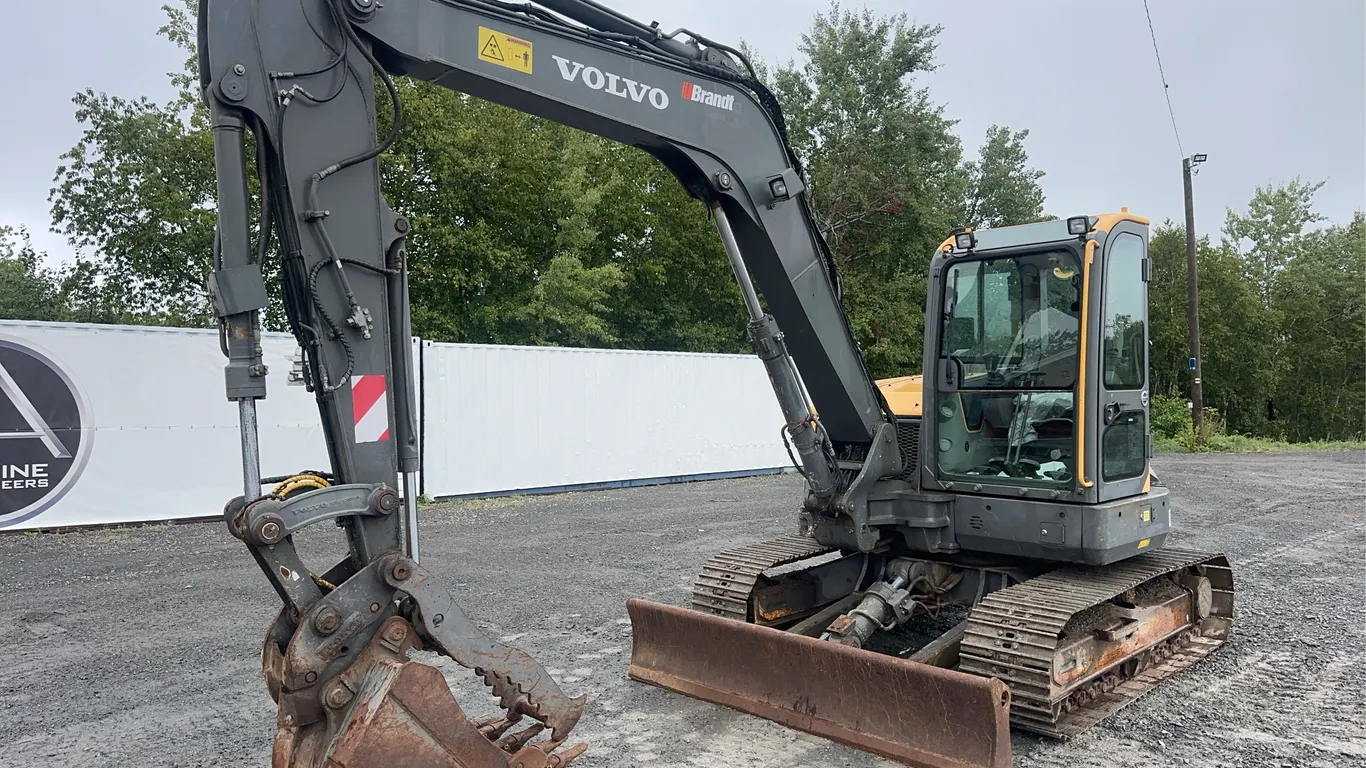 2017 Volvo ECR88D Excavator with Extra Bucket