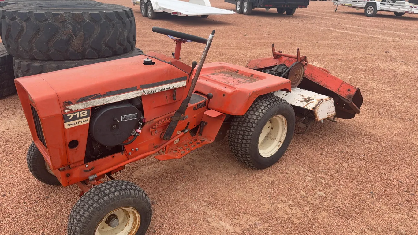 Allis-Chalmers 712 Lawn Tractor