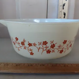 Vintage Pyrex Trailing Flowers Bake 'N Carry 2.5 L Casserole Dish