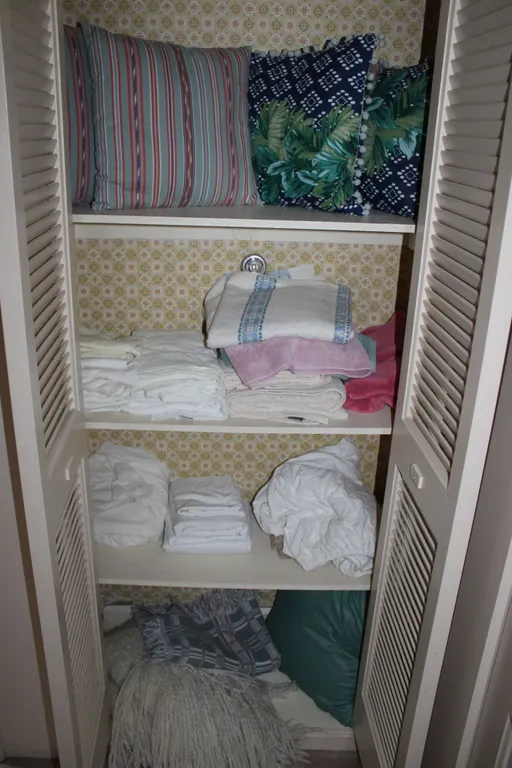 Linens & Pillows