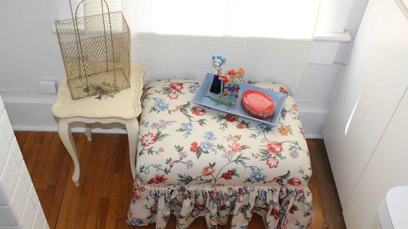 Ottoman, Table & Décor