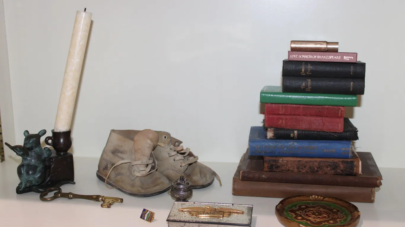 Books, Shoes & Décor