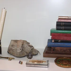 Books, Shoes & Décor