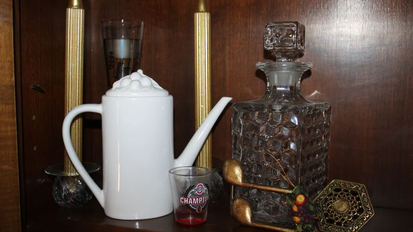 Liquor Decanter, Coffee Pot & Décor