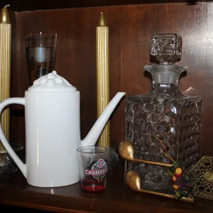 Liquor Decanter, Coffee Pot & Décor