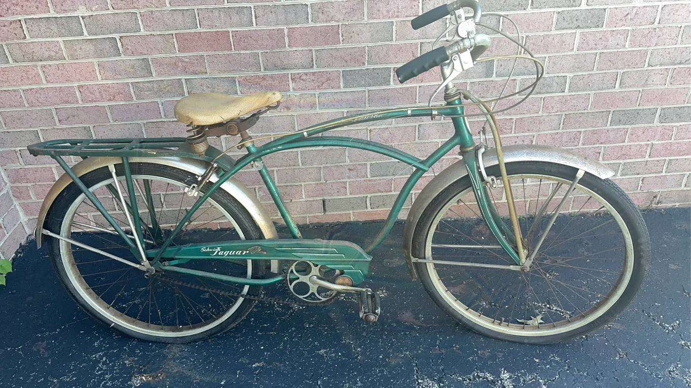 Vintage Schwinn Jaguar men’s bike