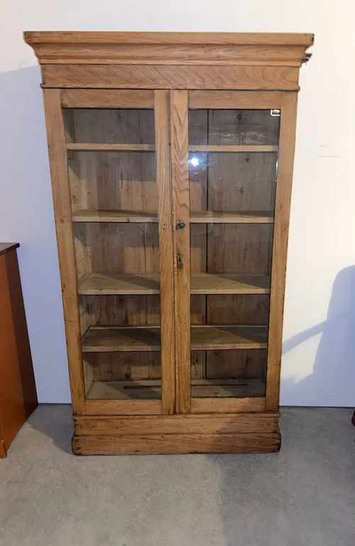 Absolutely gorgeous antique oak cabinet