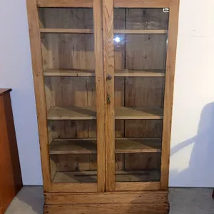 Absolutely gorgeous antique oak cabinet