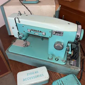 White ZigZag  sewing machine in case – Aqua blue