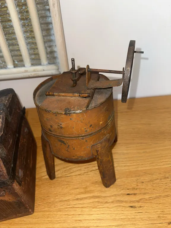 Rare salesman sample (washing machine) wash board, etc.