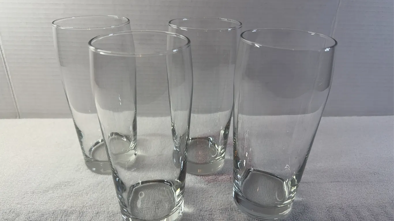 Set of 4 18 Ounce Pilsner Glasses - Preowned/Like New