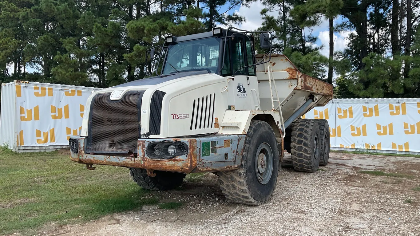 2011 TEREX TA250 ARTICULATED DUMP TRUCK SN: A11311015