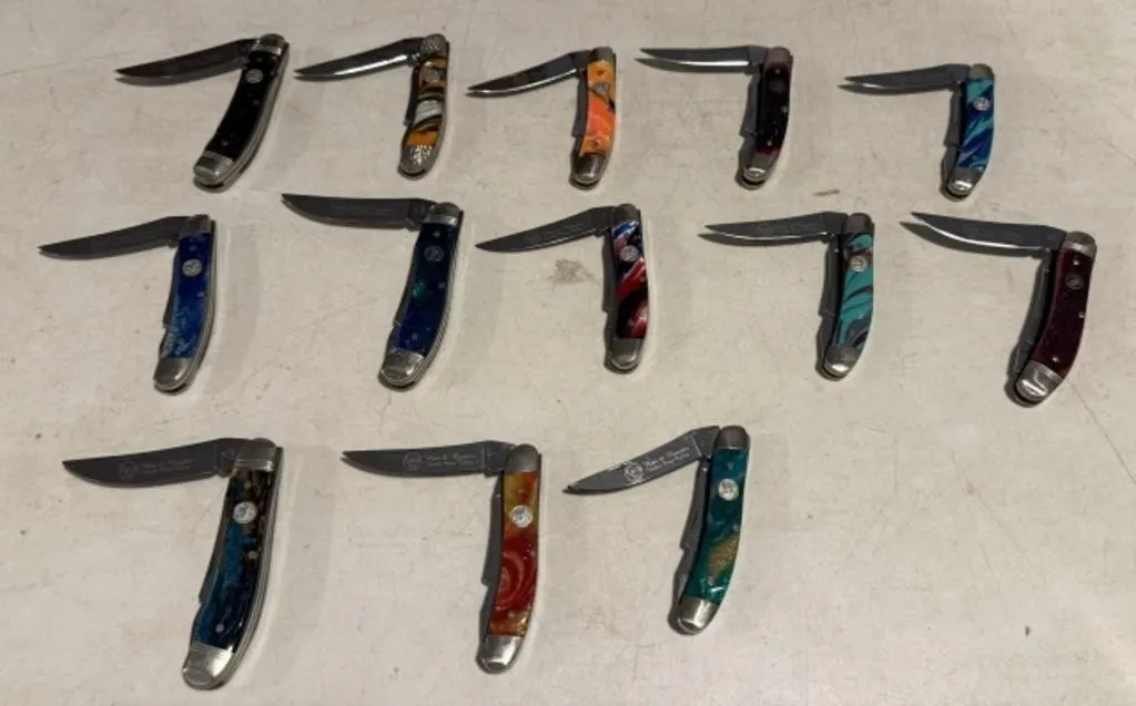 13+/- Hen & Rooster Pocket Knives