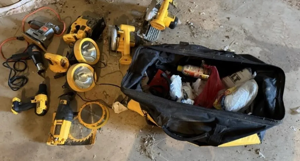 Large Dewalt Tool Bag, 2 Car Plug-in Spotlights,