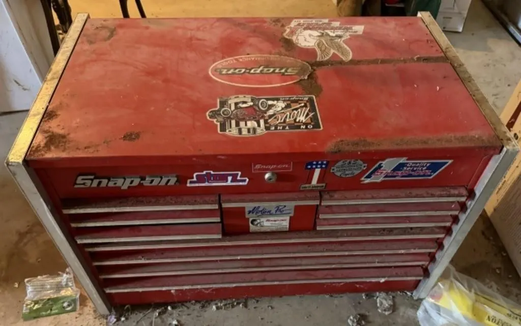 Snap-On Metal Tool Chest, Gloves, Hardware,