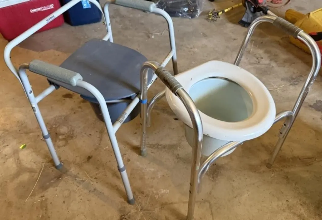 2 Bedside Commodes