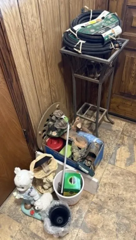 Misc. Garden Decor, Plant Stand, 2 Hoses