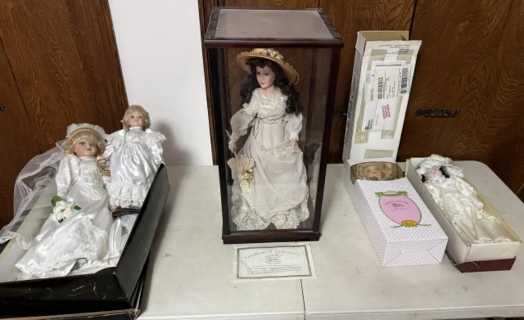 Victoria Heritage Signature Collection Doll in