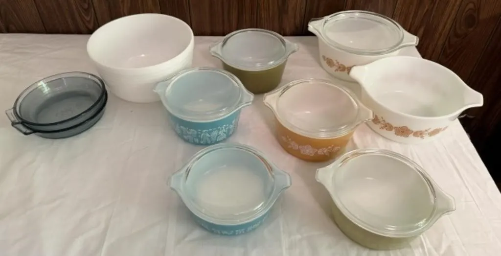 Misc. Pyrex Dishes (Some w/ Lids)