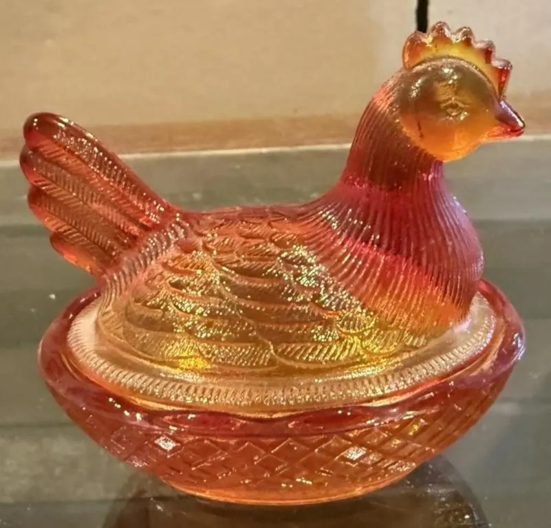 Small Vintage Amberina Hen on Nest