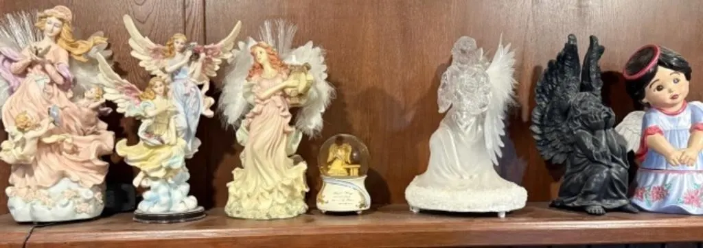 Misc. Decorative Angels, 1 Snow Globe