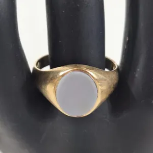Lovely 10K ring. Size 9.5