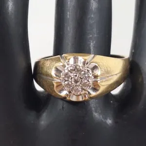 Gorgeous 14K floral diamond cluster ring.