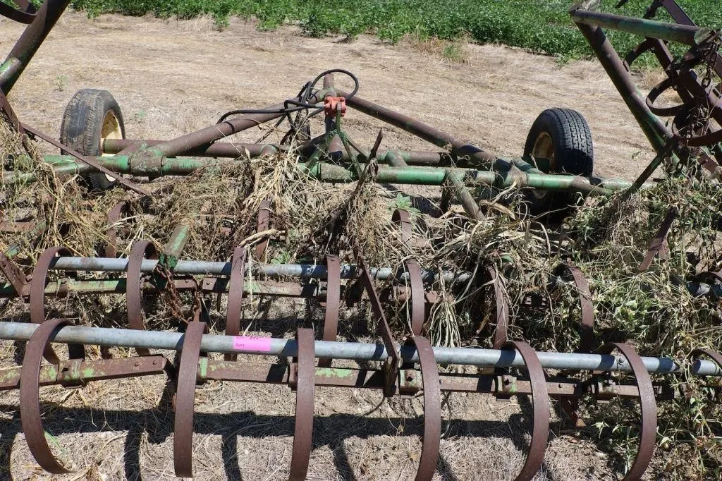 John Deere spring tooth hand fold