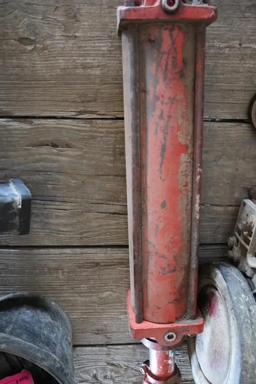 Hydraulic cylinder 4 x 28�