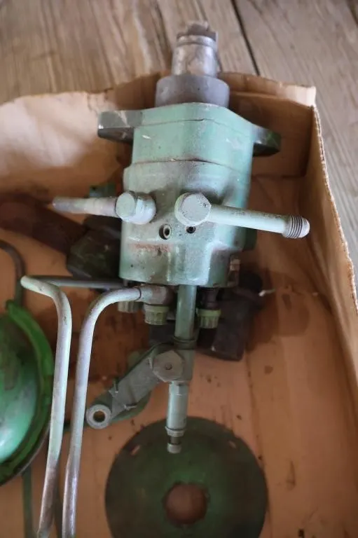 Roosa-Master injection pump and return line and
