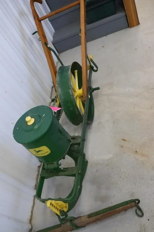 One row planter restored to John Deere colors