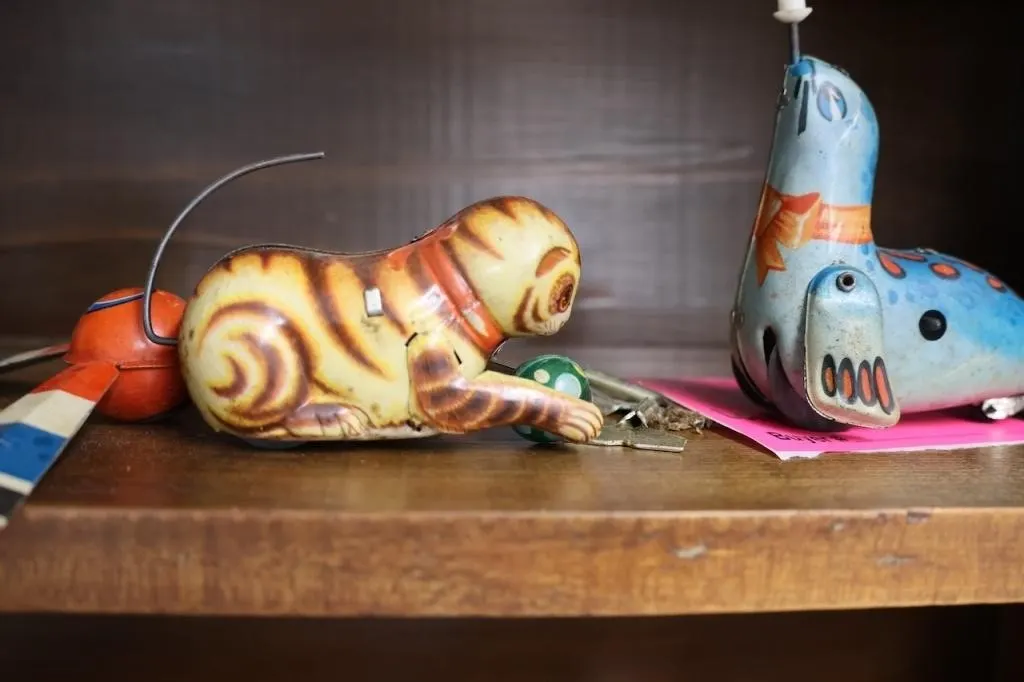 Four wind up toys