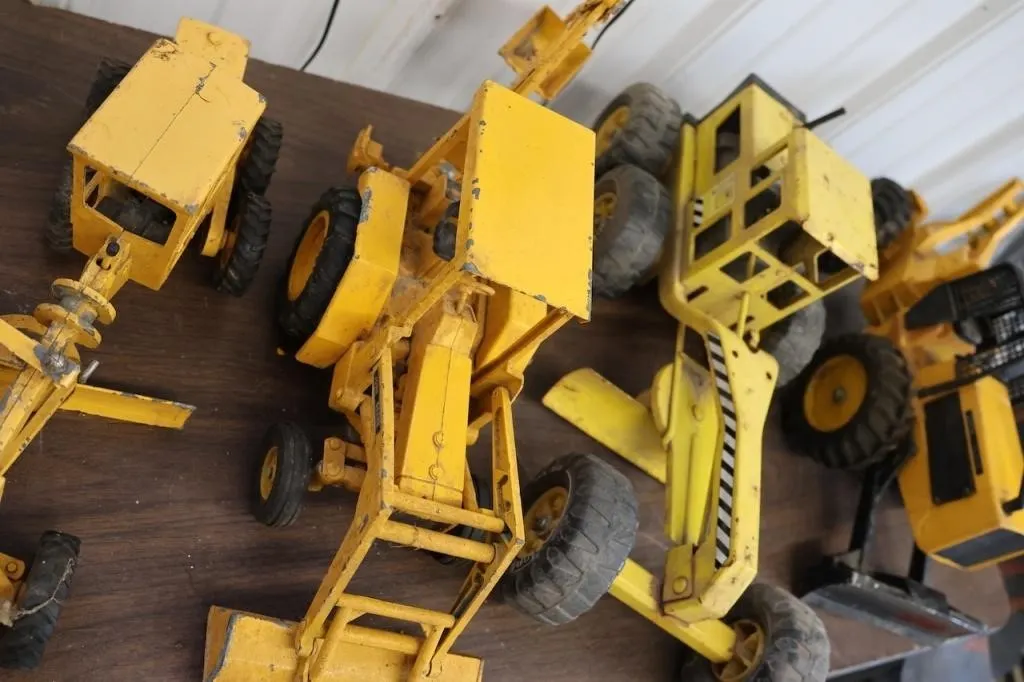 Construction assortment of toys