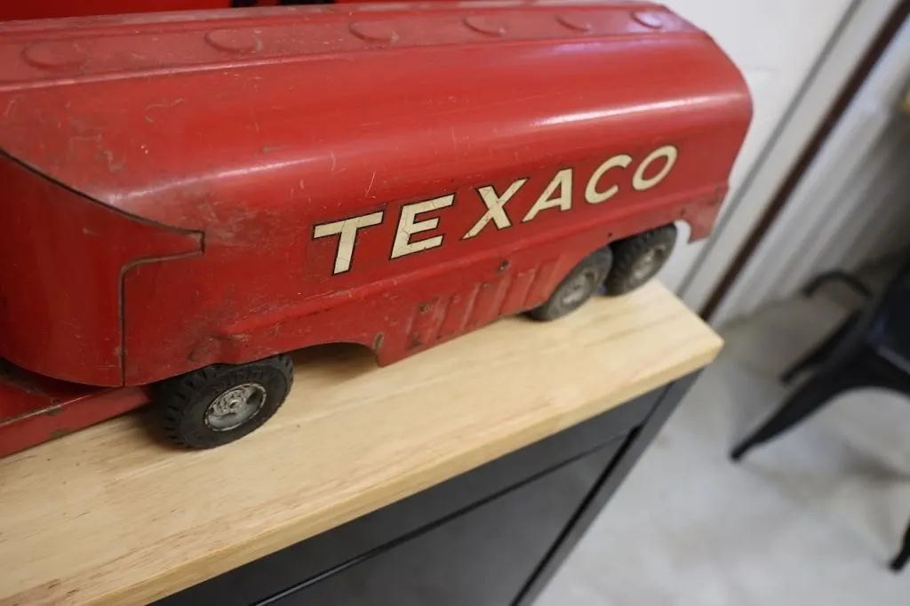 Texaco fuel tanker with semi; needs front axle