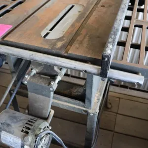 Table saw 40�x27�