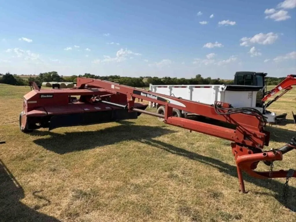 New Holand 1431 Swather