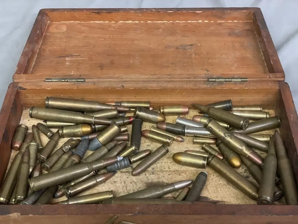Cigar box of assorted cartridges. Includes .280