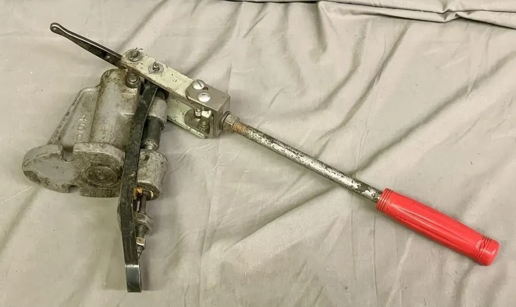 Lyman RCBS 450 Lube Sizer.