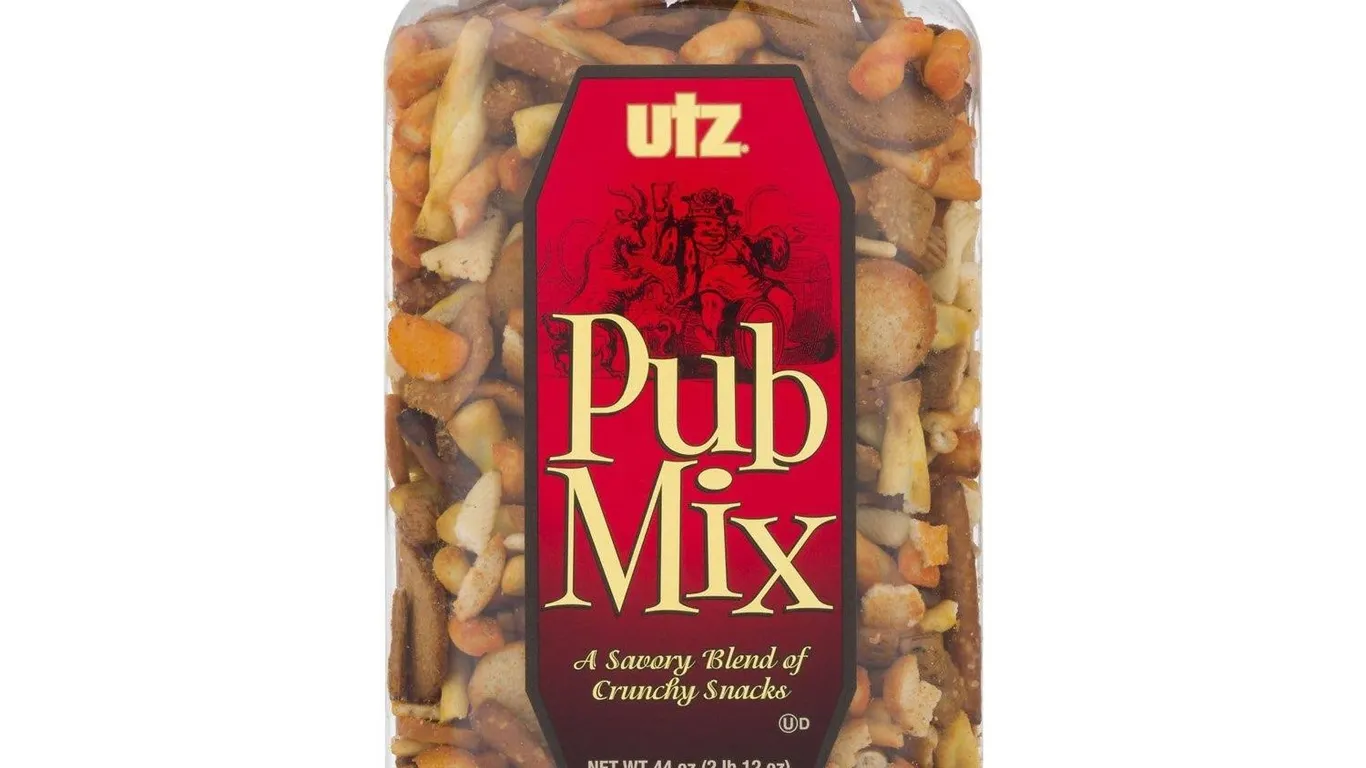 Utz Pub Mix Savory Snack Mix 44 oz Barrel