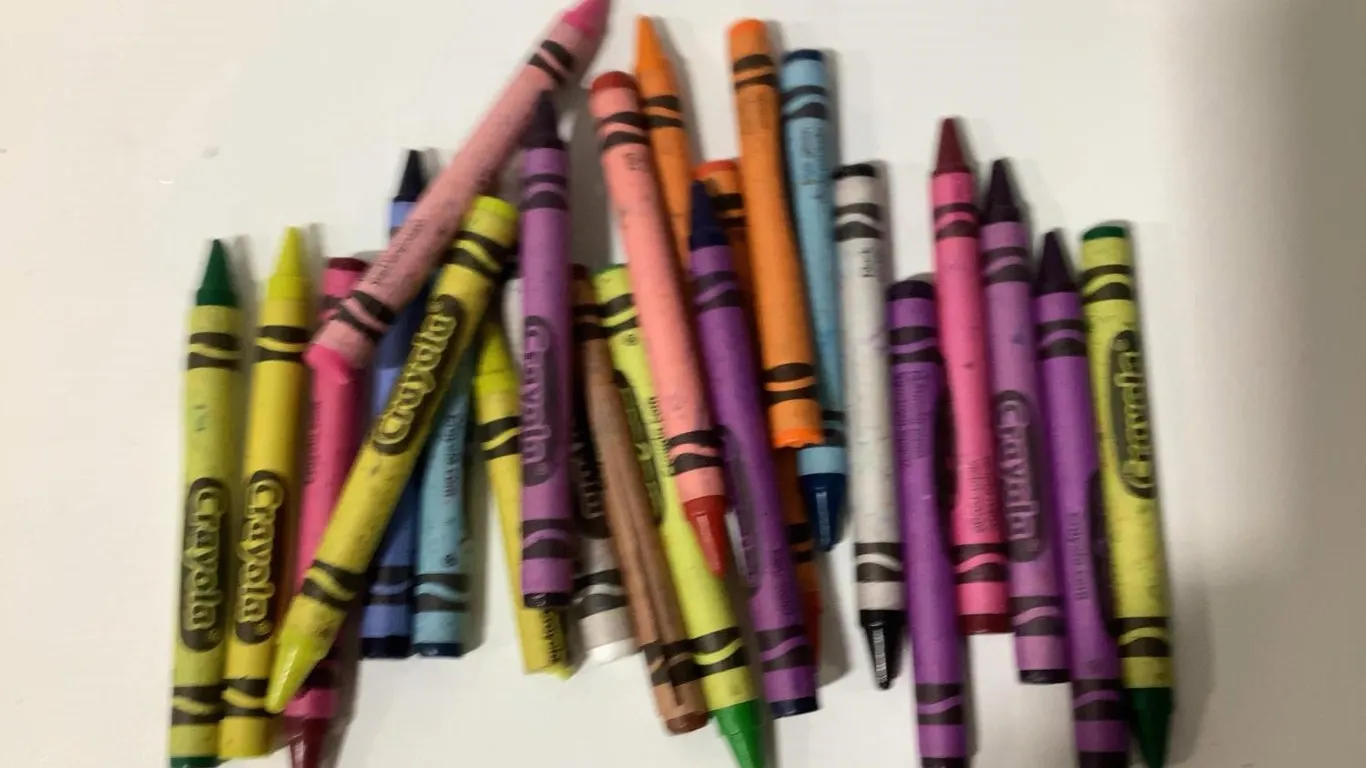 Crayola Assorted Wax Crayons