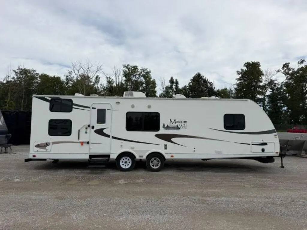2011 Discover Canada Maxum Wild 31 QBS 31 Ft T/A 5
