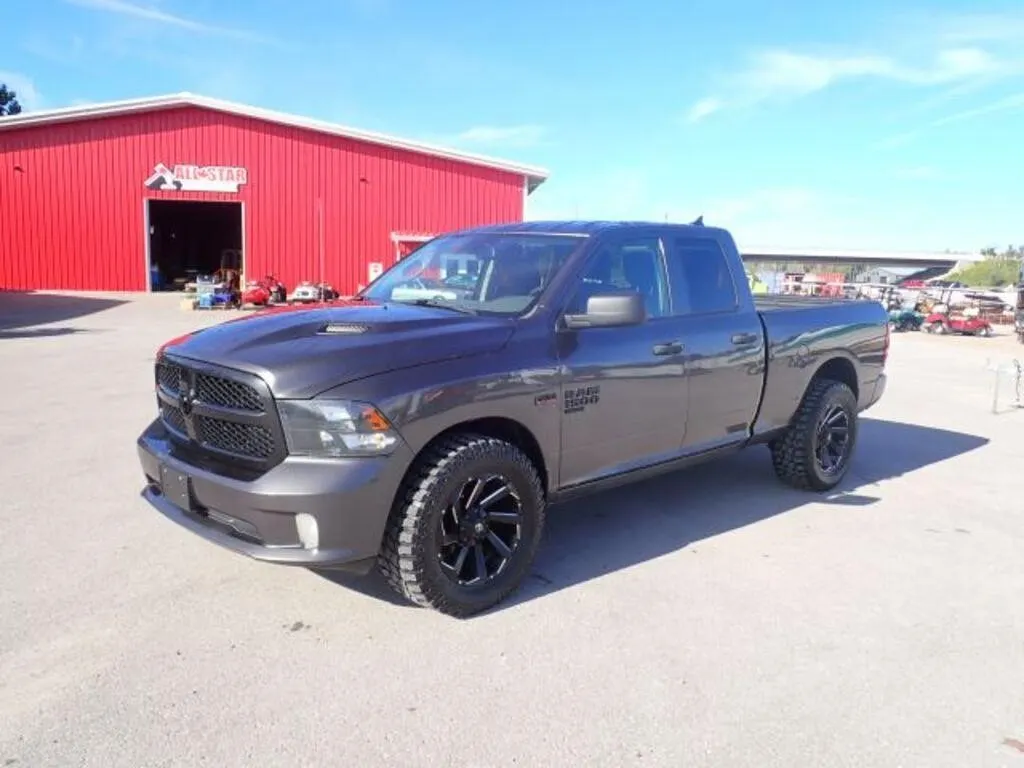 2019 Ram 1500 4x4 Pickup Truck 1C6RR7FT4KS617889