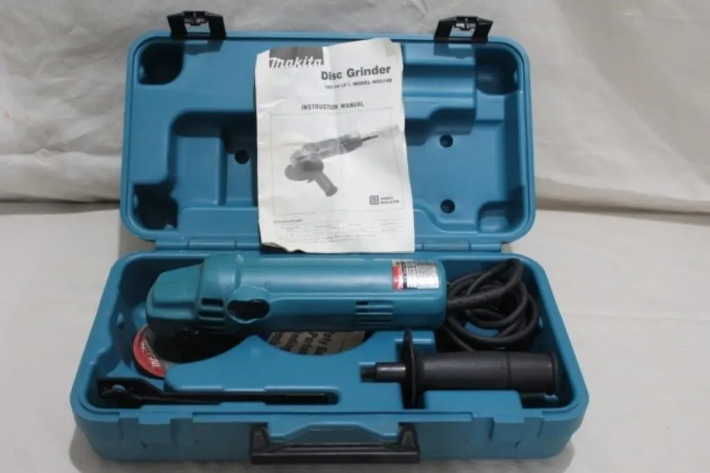 Makita Mod. N9514B Disc Grinder w/Case