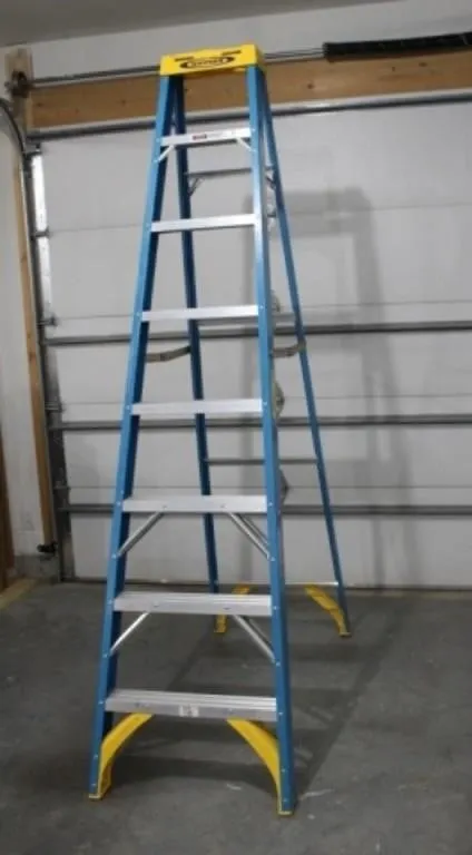Werner 8' Fiberglass Step Ladder