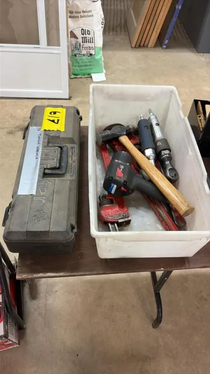 Torque wrench, hand tools