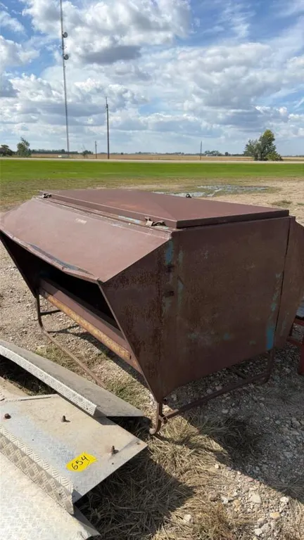 Small creep feeder